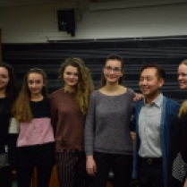 Le violiniste partecipanti alla Master Class di Khullip Jeung con l’istruttore